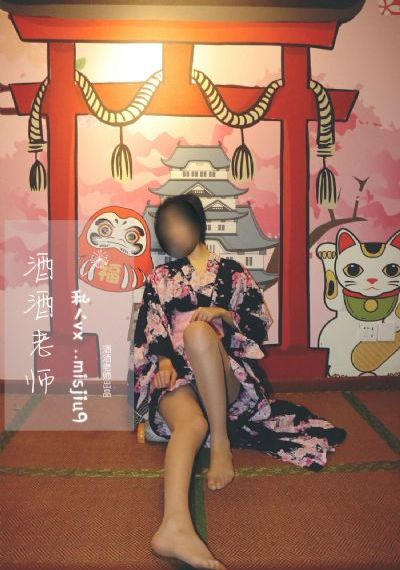 女生发出哼哼唧唧的声音助眠
