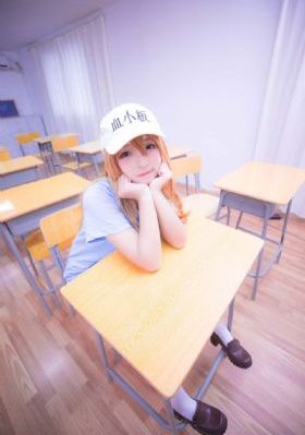 女生高考查分见6开头坐地大哭